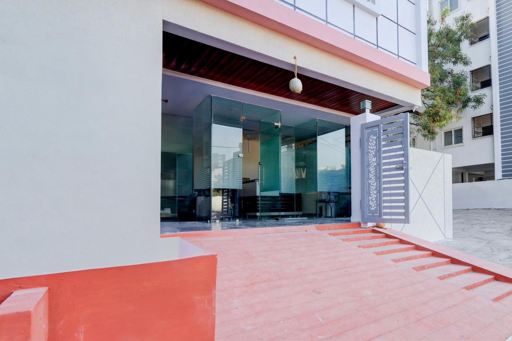 Super Townhouse Nanak Ram Guda Near Waverock Sez Hyderabad Exterior photo