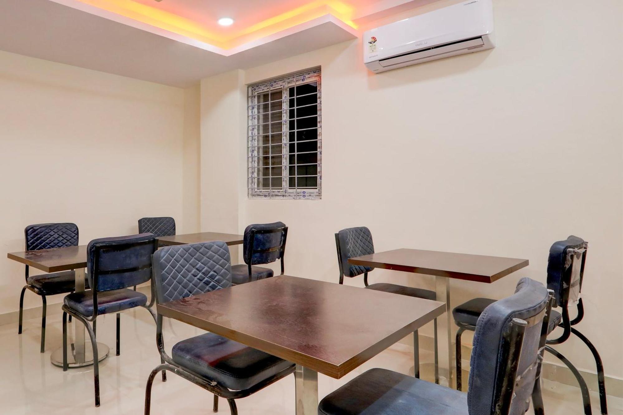 Super Townhouse Nanak Ram Guda Near Waverock Sez Hyderabad Exterior photo